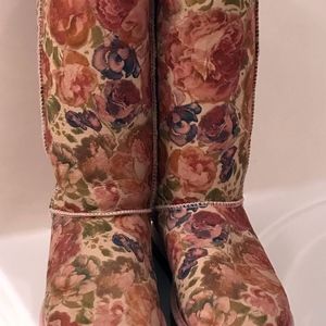 UGG AUSTRALIA Women's Pink Floral 8w